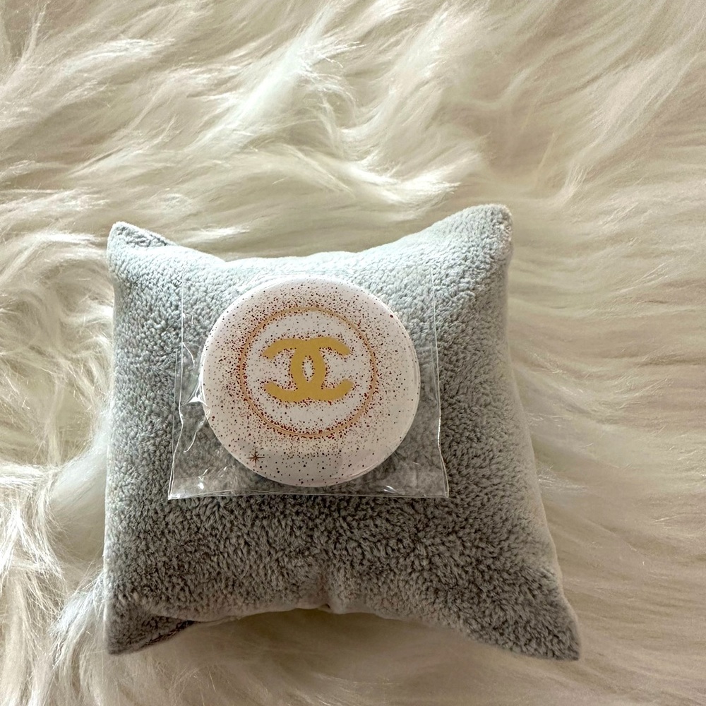 CHANEL No 5 Badge Pin 2021 Limited Edition Collectible New